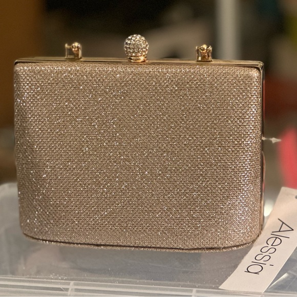 🚨 Price Drop 🚨Brand new gorgeous rose gold Alessia purse - Picture 2 of 7